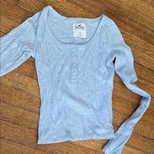 Hollister Women's Heather Gray Buttoned Long Sleeve Top
